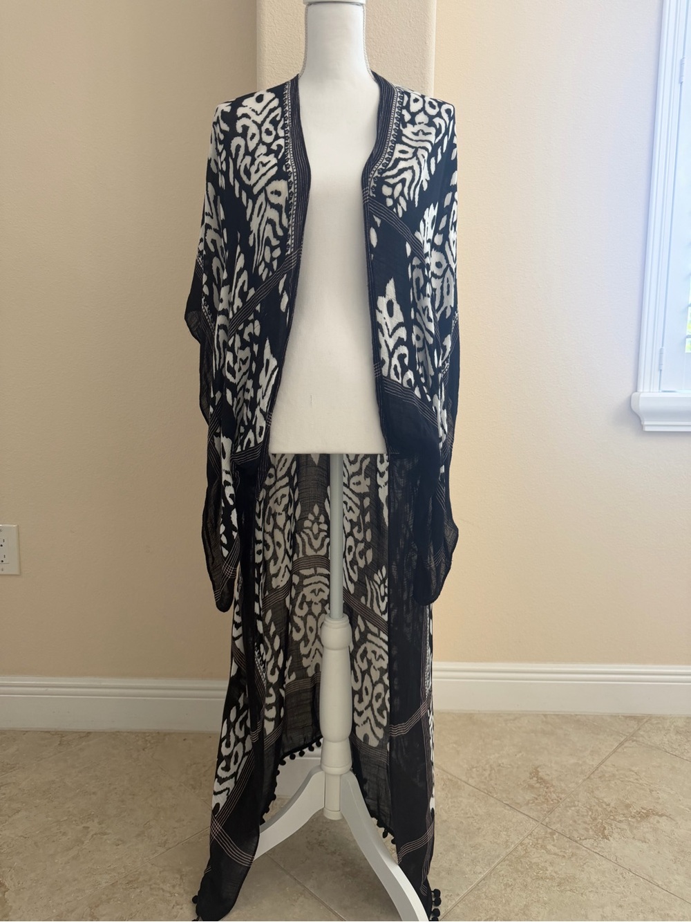 Shiraleah Chicago Black White Boho Kimono Duster Pom Trim One Size Viscose